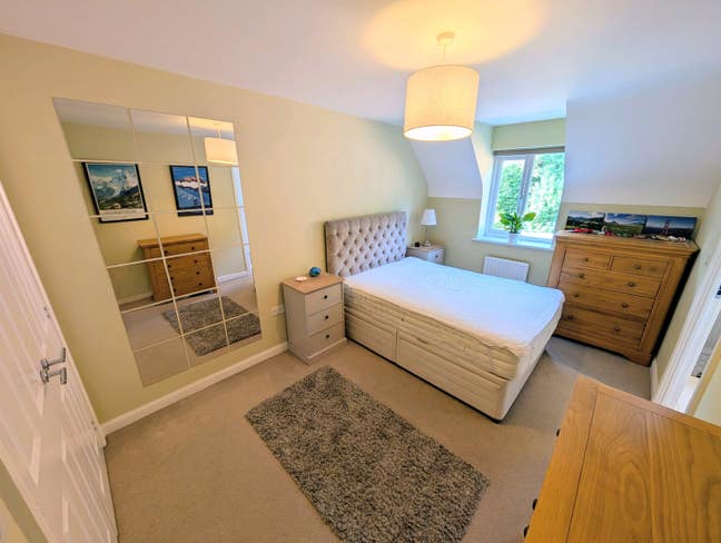 Double Room with Ensuite in Modern House Main Photo