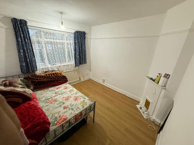 1 Double bedroom Available  Main Photo