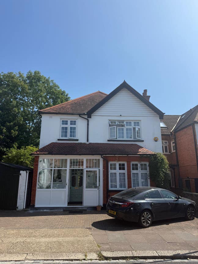 Lovely Double Room in central Harrow Main Photo