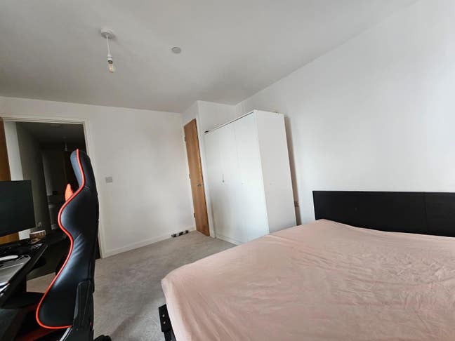 1 spacious double room with personal bathroom  Main Photo