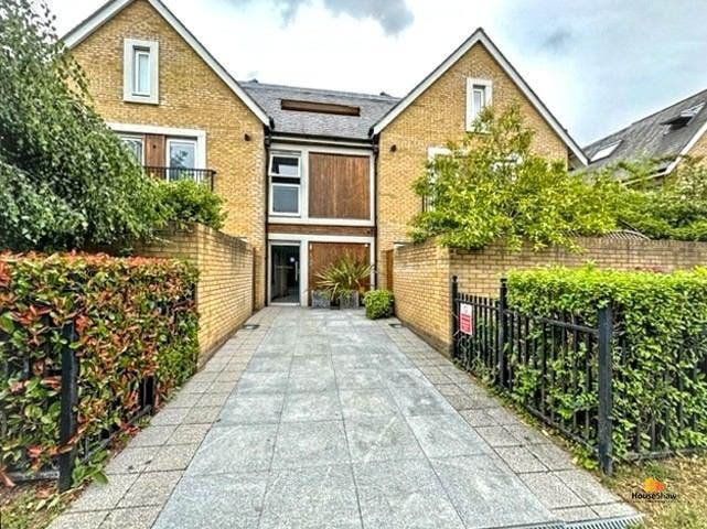 2 Bed/2 Bath Apartment - Beaconsfield  Main Photo