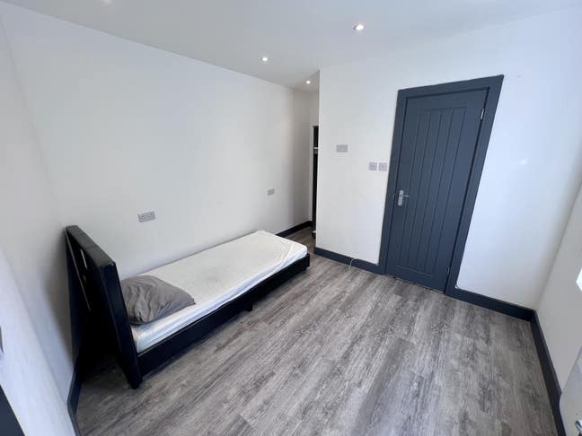 Room to Rent, Bills Included! Main Photo