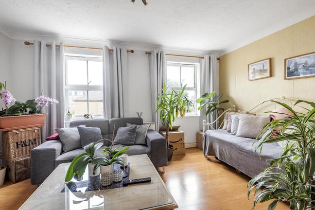 Clean & Tidy 2 Bedroom Apartment Main Photo