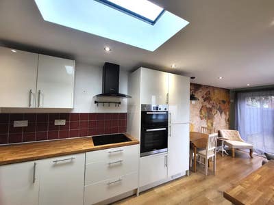 Modern one-bed flat with patio Main Photo