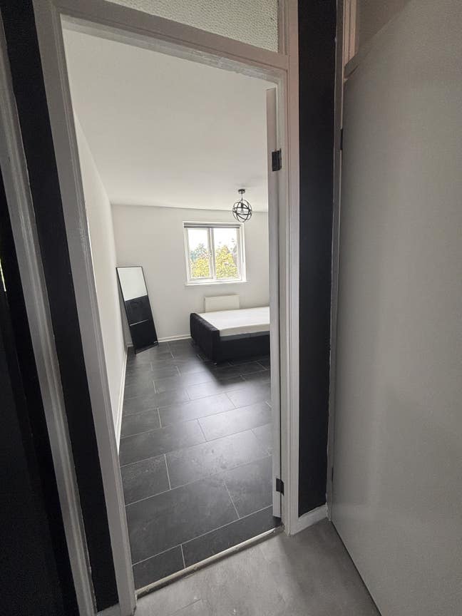1 Double bedroom in shared house Main Photo
