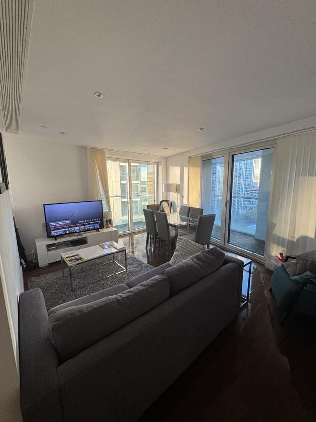 En-suite room for rent in 3 bed in Canary Wharf Main Photo