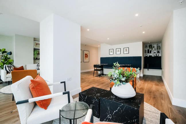 Modern Ensuite Room in Stylish Croydon Flat – Live Main Photo