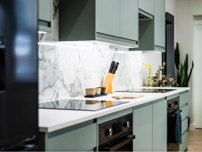 Double En-suite modern rooms available now 🏡 Main Photo