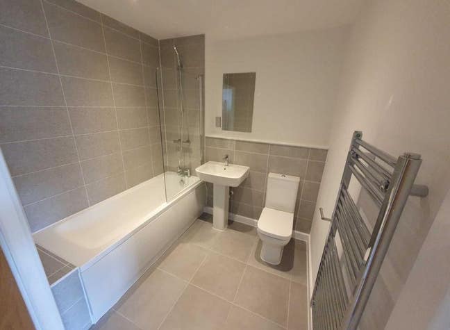 Small Double Room in City Centre Main Photo