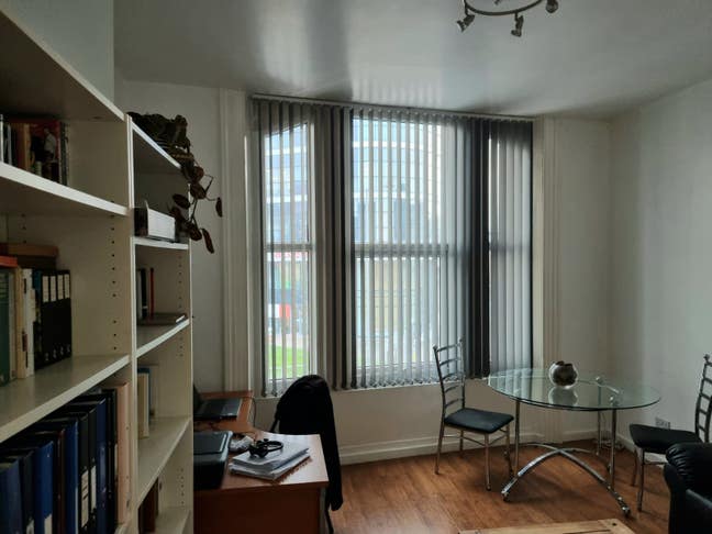 Beautiful one-bedroom apartment on Prescot Street Main Photo
