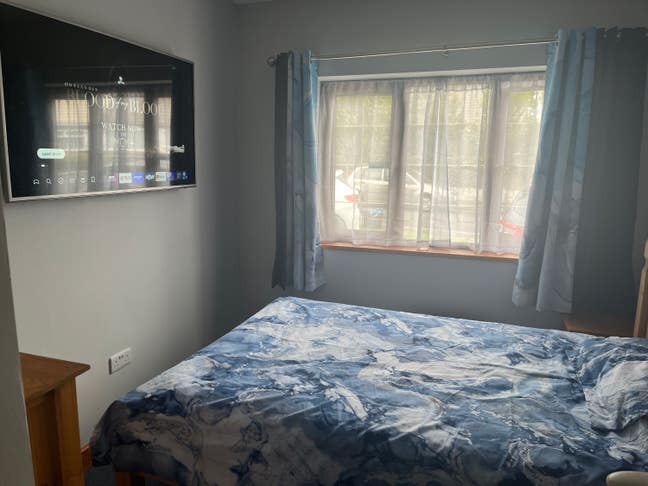 Spacious Room with En suite.  Main Photo