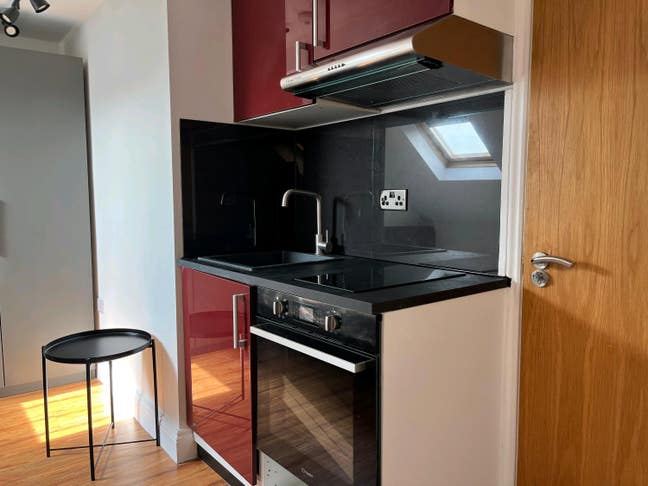 Self-contained studio at Golders Green Main Photo