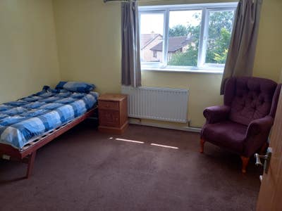 Double Bedroom available   Main Photo