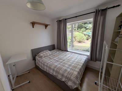 Bright room near Royal Holloway, friendly, quick Main Photo