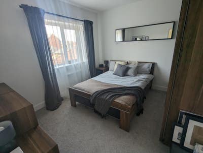 Large double room to rent Main Photo