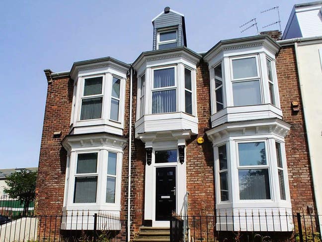 6-bed shared house next to University and Metro Main Photo