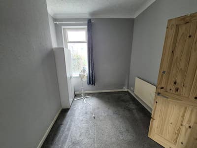 2 bedrooms available for rent in a 4 bedroom house Main Photo