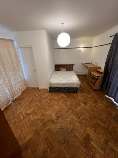 Studio available in Sydenham  Main Photo