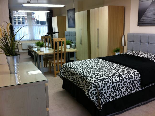 Lovely Room Taunton Centre 3 Min To HPC Pick up Main Photo