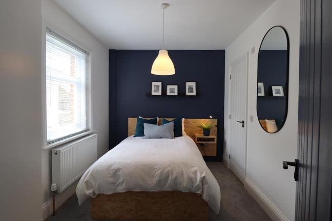 🌟 Premium Studio – Kitchenette + Ensuite + 🚗 Main Photo