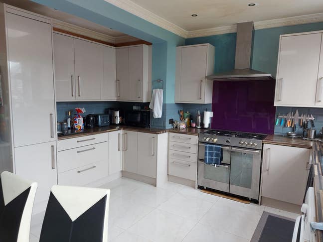 Vailable 16/09 Beautifully Furnished 7-Bedroom Hou Main Photo