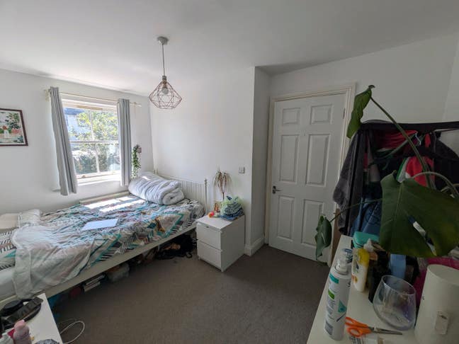Double room in friendly girls house Main Photo