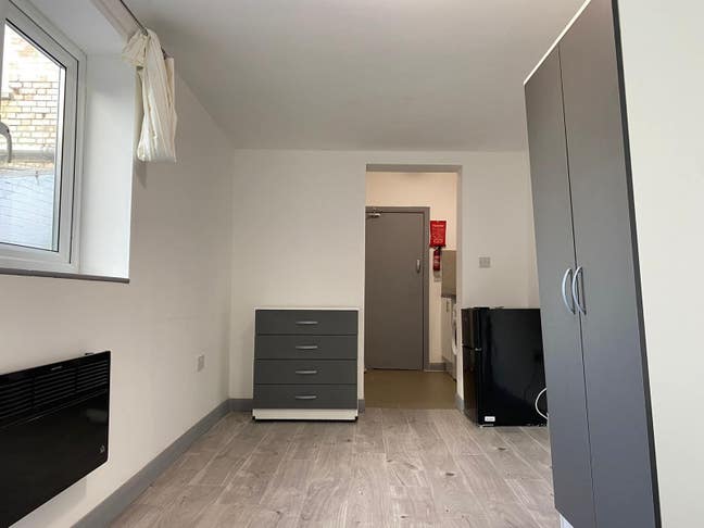 Studio  Flat  in  Harrow  HA1 Main Photo