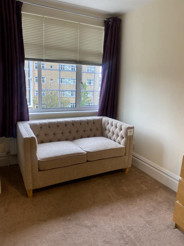 Immaculate bedsit W3 - Great location  Main Photo