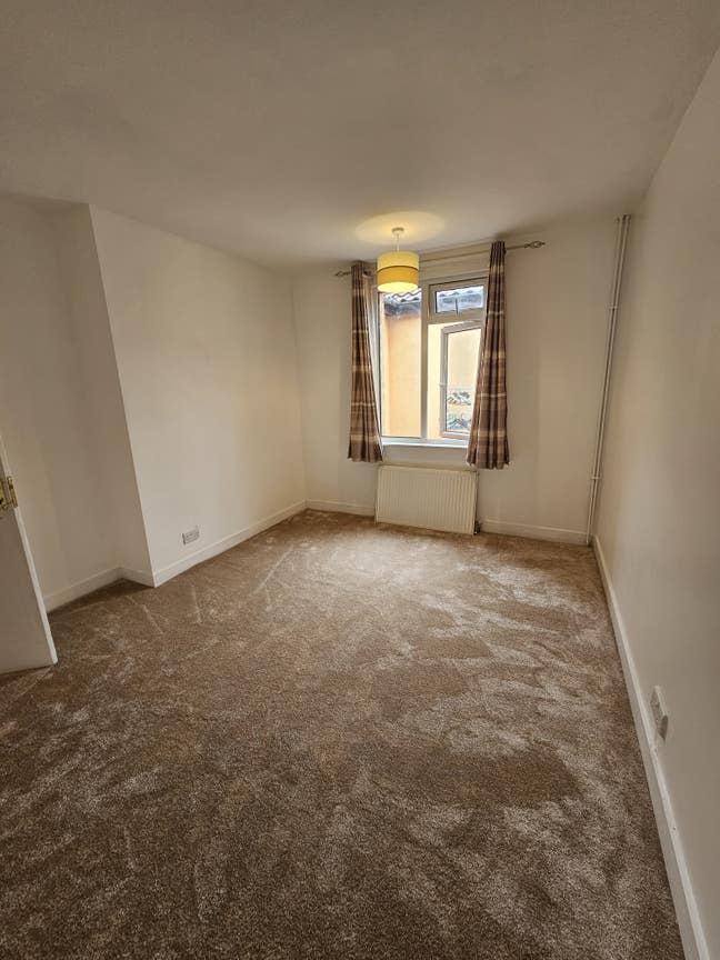 Two Double Rooms Available and one single  Main Photo