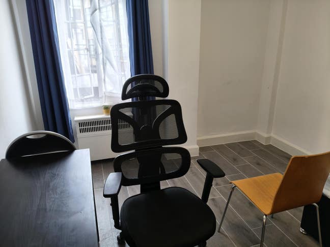 Short-Term Sublet: 8/20–8/31 (W1W 5HD) Main Photo