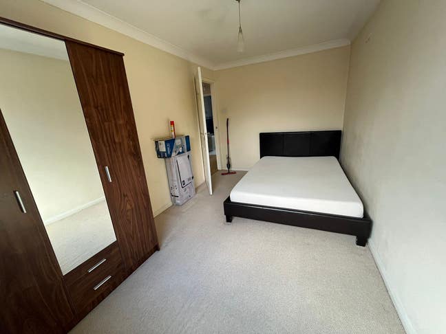2 bed ground floor , parking and private garden Main Photo