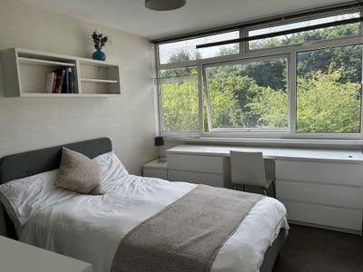 Double room with ensuite shower/bathroom Main Photo