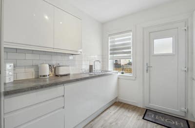 Shared cottage flat in knightswood  Main Photo