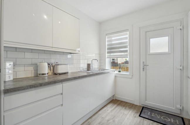 Shared cottage flat in knightswood  Main Photo