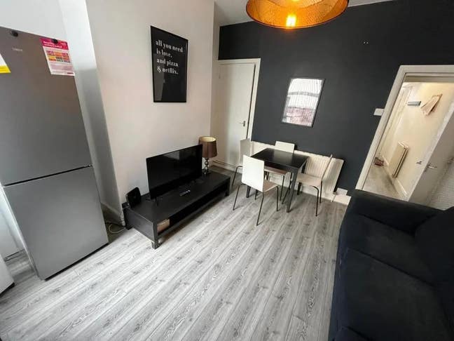 Stunning 3 Bedroom House, All Bills Included Main Photo