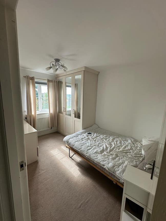 Lovely double room all bills including  Main Photo