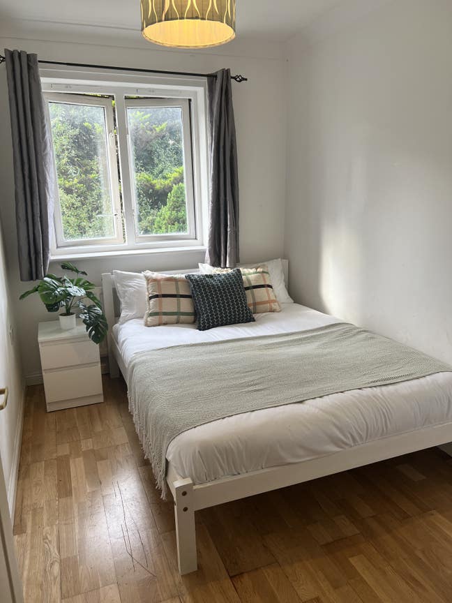 Bright Double in 4 Bed Flat in Hackney Wick Main Photo