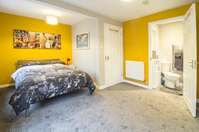 West - East Malling, Kings Hill. En-suite double.  Main Photo