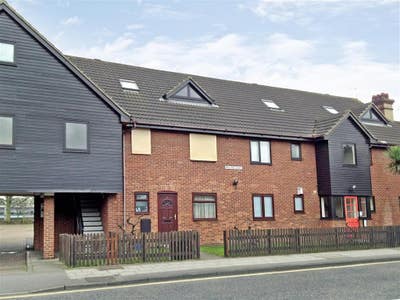 Lovely One Bedroom Flat with Parking Lford   IG1 Main Photo