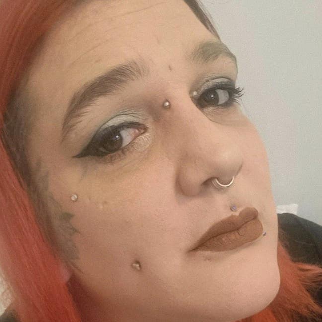 Professional woman seeking house share Main Photo