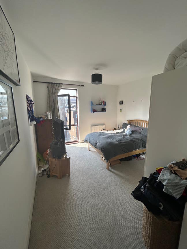 Large double room with ensuite, in a modern Flat Main Photo