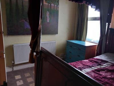 Large room available in a big Period house. Main Photo