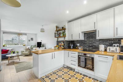2 bed flat Putney Hill Main Photo