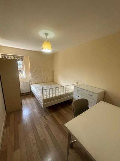 Spacious 3-Bedroom Flat — Prime Location Main Photo