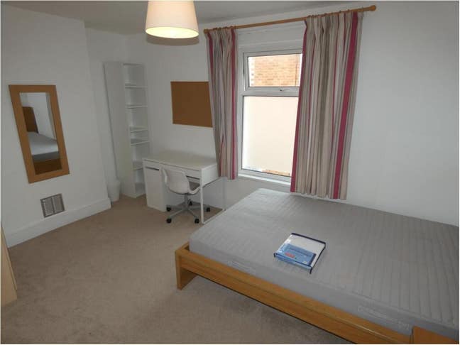 House mate wanted in Exter! Main Photo