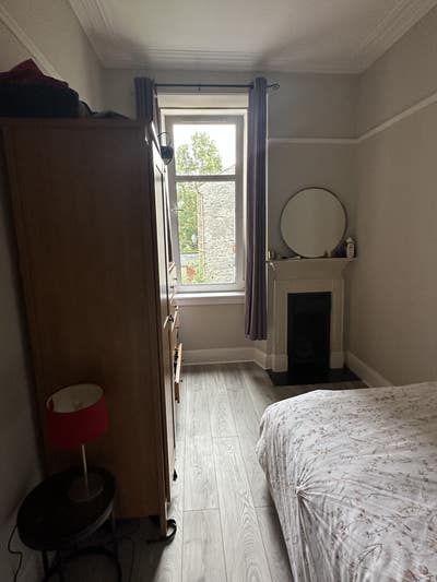 Small double bedroom Main Photo