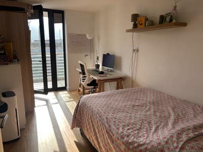 Double Room with Private Bathroom in Modern Flat Main Photo