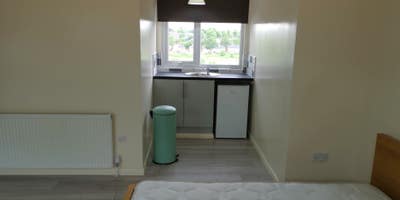 Shared House - DSS Only. Great house near shops Main Photo