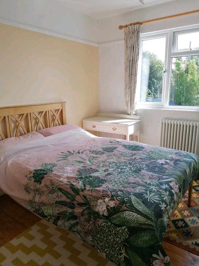Light room with sea views Main Photo