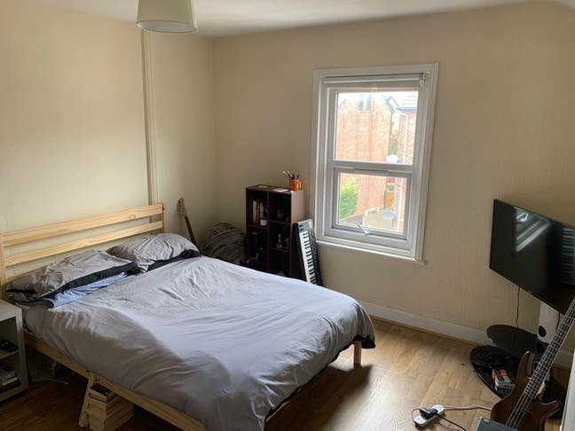 1 spare bedroom in 3 bed flat in levenshulme  Main Photo